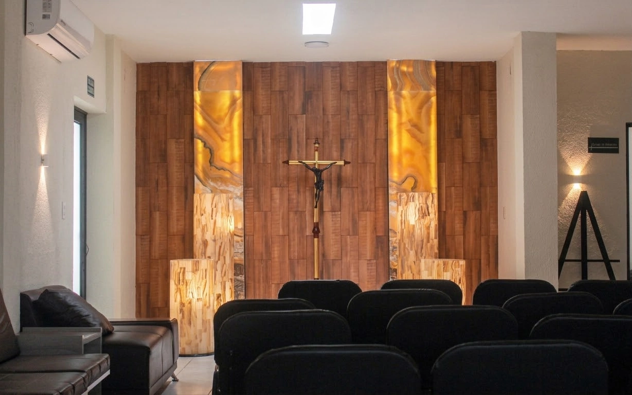 Sala Orbis con capacidad para 150 personas y balcón panorámico en Recinto San José